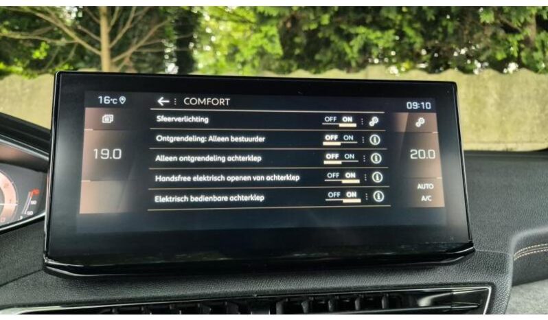 
								Peugeot 3008 GT full									