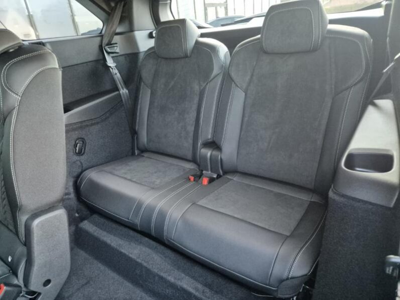 
								Peugeot 5008 GT full									