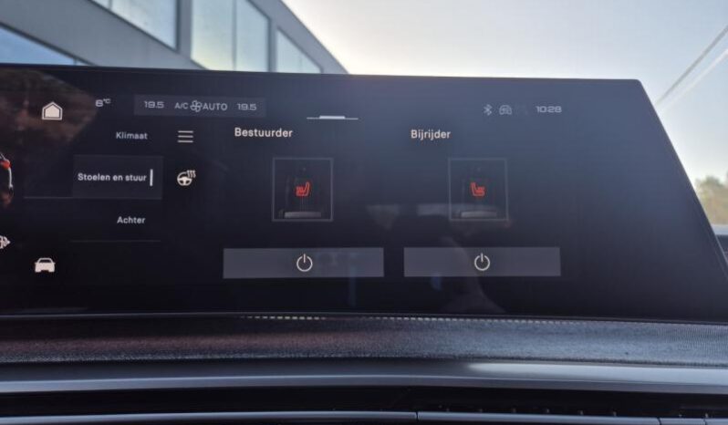 
								Peugeot 5008 GT full									
