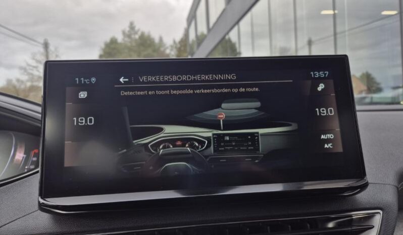 
								Peugeot 3008 GT full									