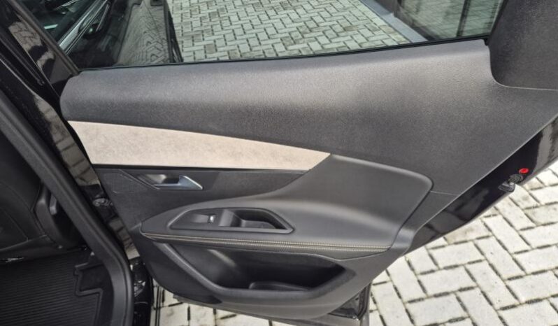 
								Peugeot 3008 GT full									