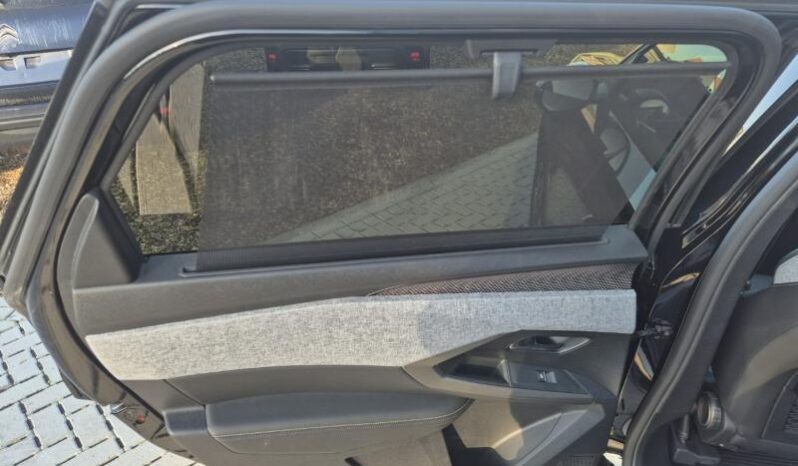 
								Peugeot 5008 GT full									