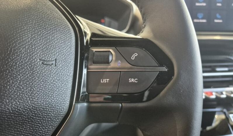 
								Peugeot 2008 ALLURE full									