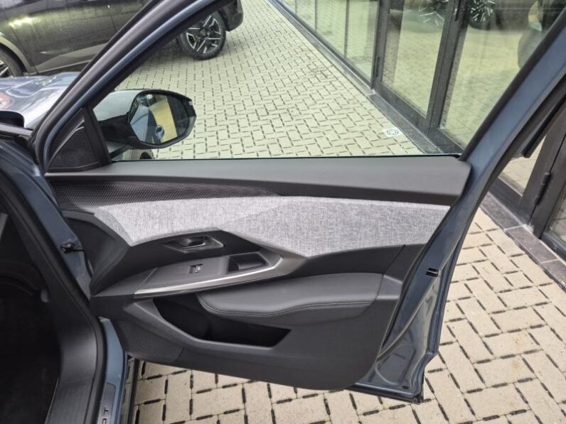 
								Peugeot 5008 GT full									