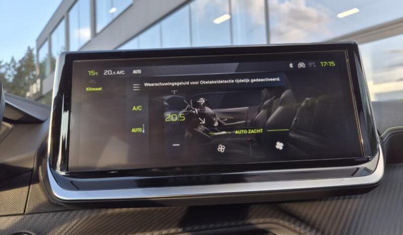 
								Peugeot 2008 GT MHEV full									