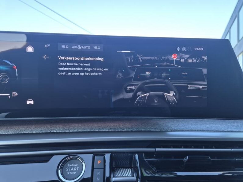 
								Peugeot 5008 GT full									