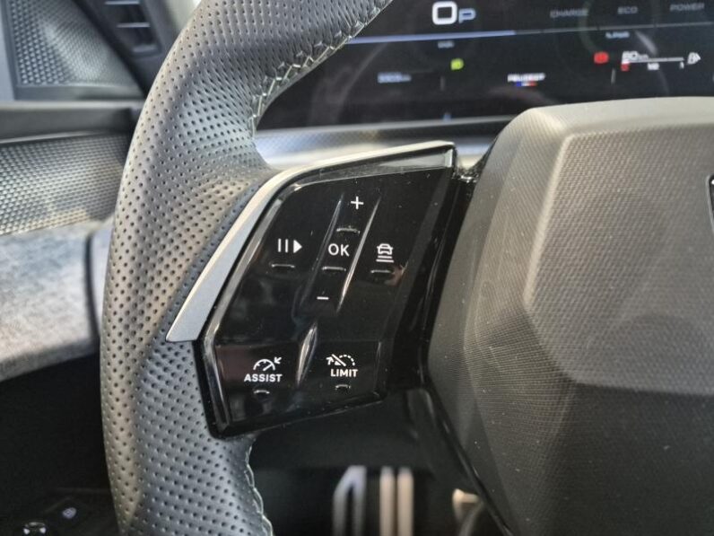 
								Peugeot 5008 GT full									