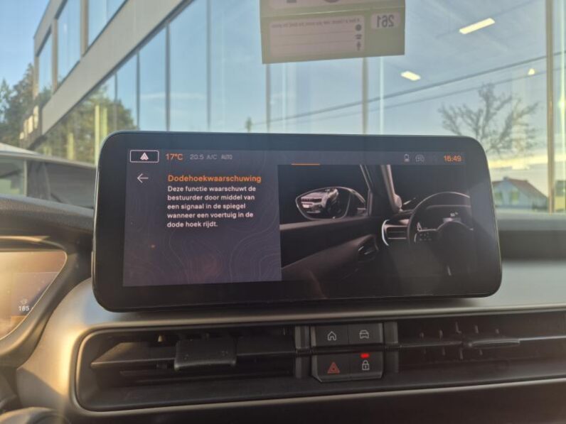 
								Jeep Avenger SUMMIT full									