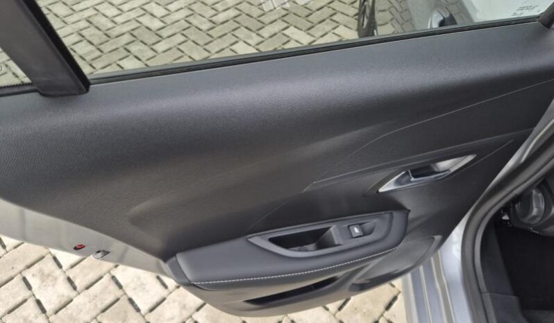 
								Peugeot 208 ALLURE full									