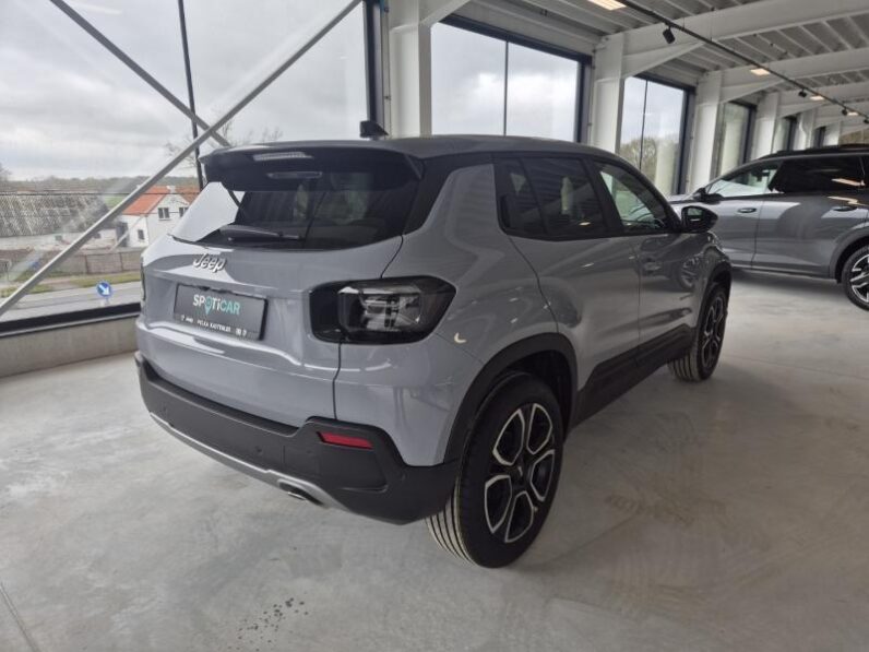 
								Jeep Avenger SUMMIT PANO full									
