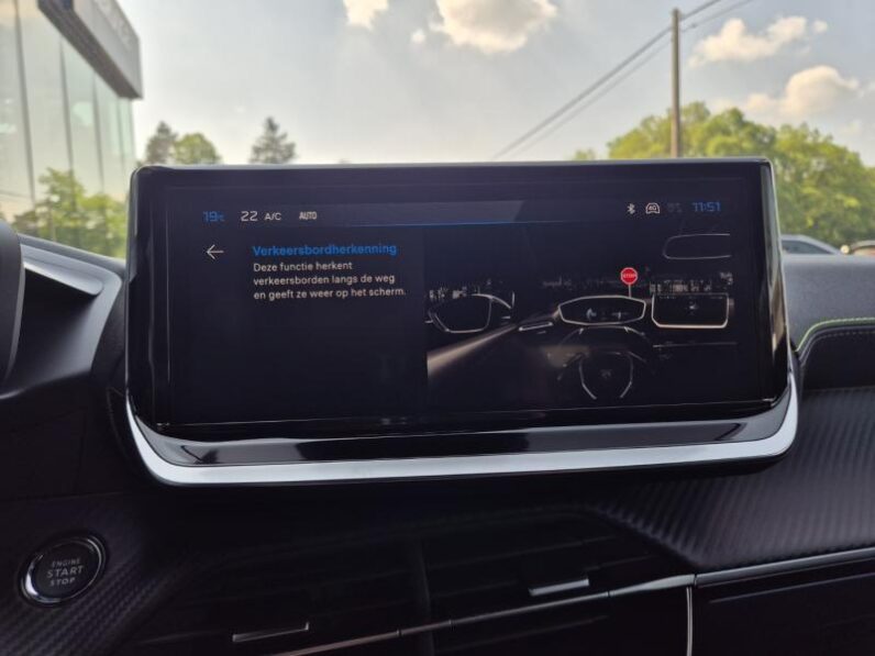 
								Peugeot 2008 GT full									