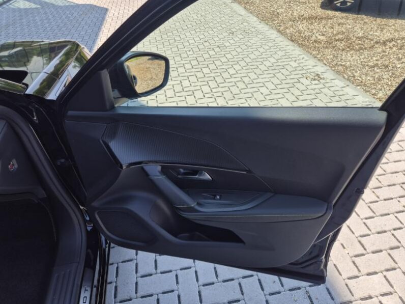 
								Peugeot 2008 GT full									