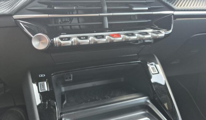 
								Peugeot 2008 GT full									