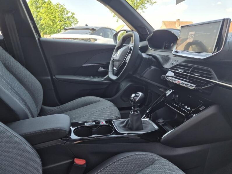
								Peugeot 2008 ALLURE full									