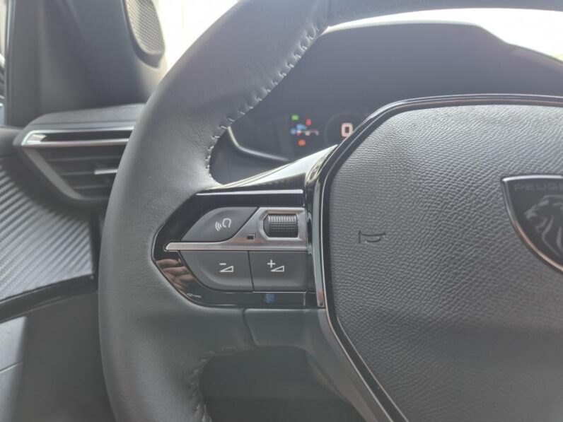 
								Peugeot 2008 ALLURE full									