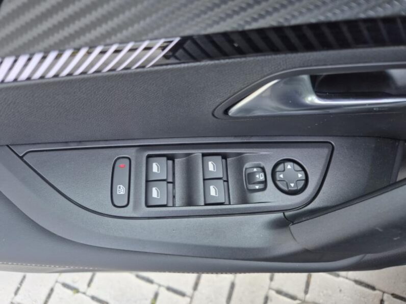 
								Peugeot 2008 ALLURE full									