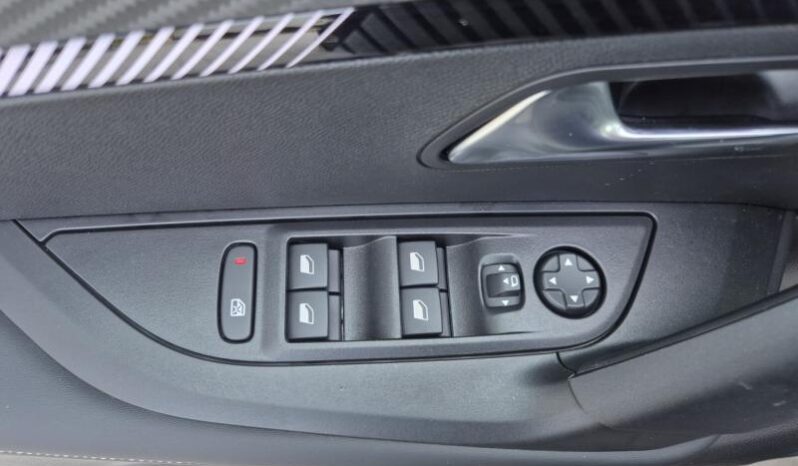 
								Peugeot 2008 ALLURE full									
