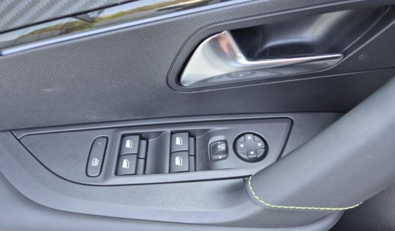 
								Peugeot 2008 GT full									