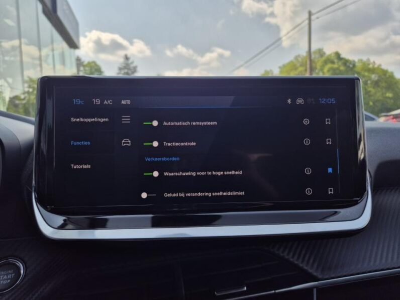 
								Peugeot 2008 ALLURE full									