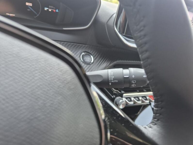 
								Peugeot 2008 ALLURE full									