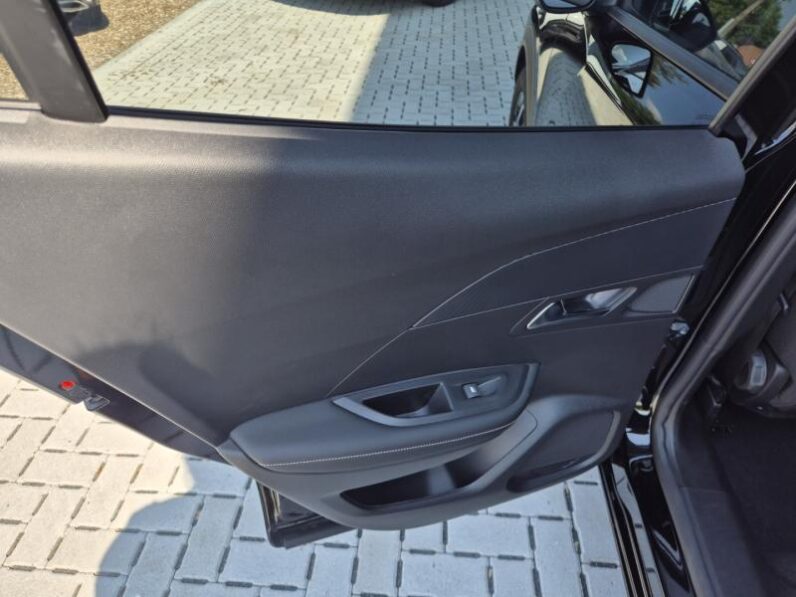 
								Peugeot 2008 ALLURE full									