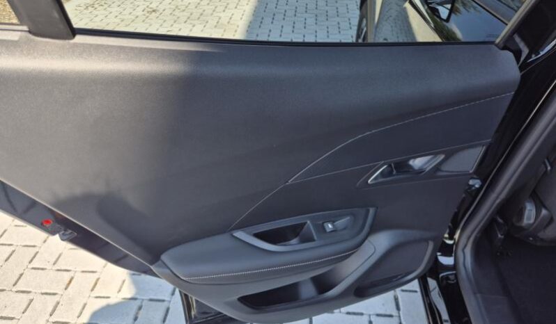 
								Peugeot 2008 ALLURE full									