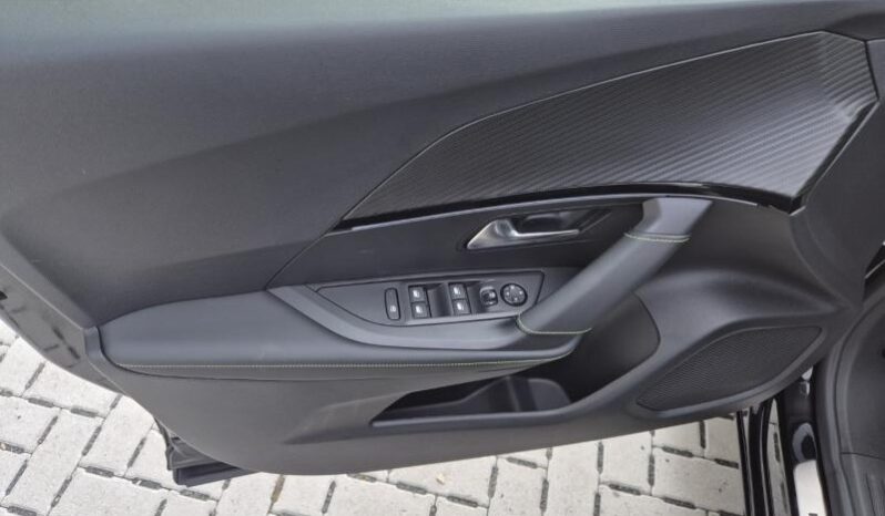 
								Peugeot 2008 GT full									