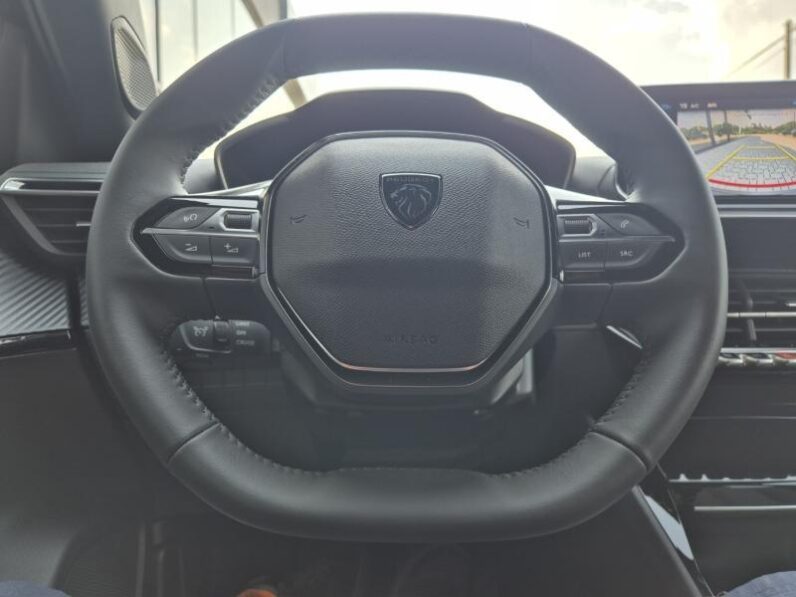
								Peugeot 2008 ALLURE full									