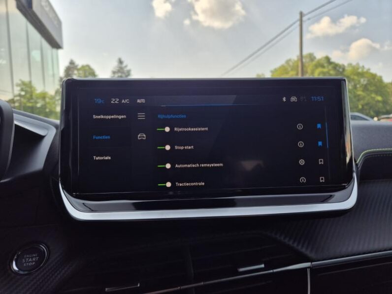 
								Peugeot 2008 GT full									