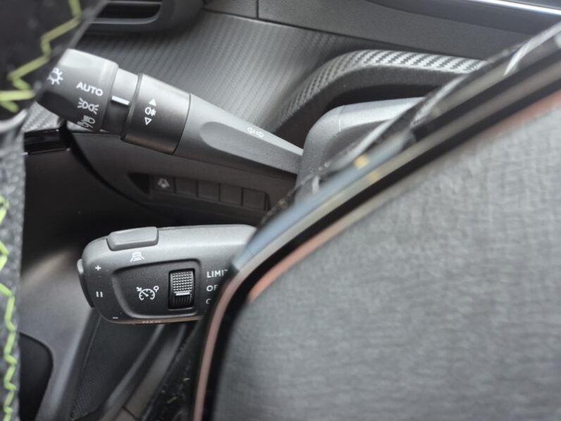 
								Peugeot 2008 GT full									