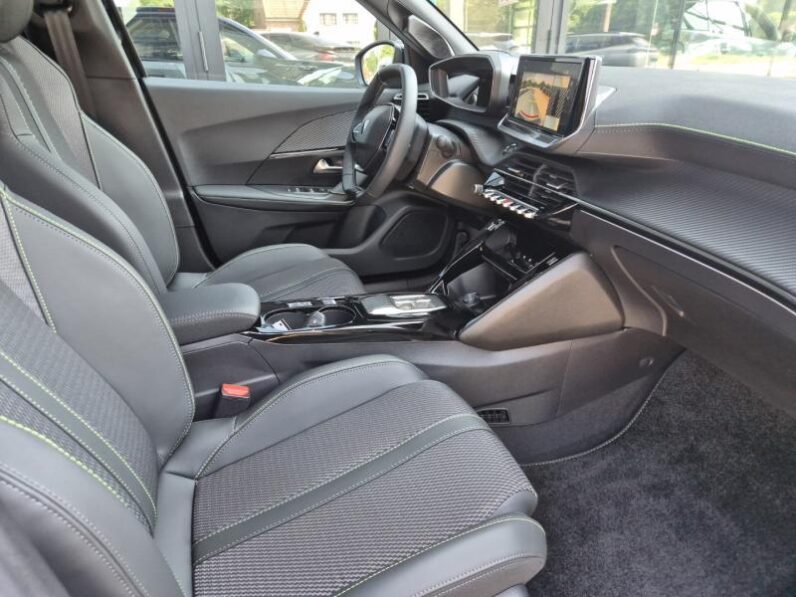 
								Peugeot 2008 GT full									