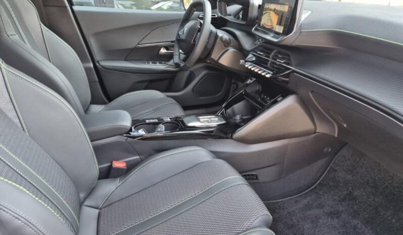 
								Peugeot 2008 GT full									