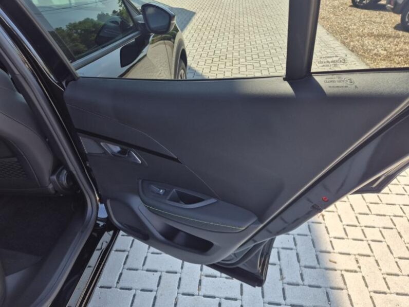 
								Peugeot 2008 GT full									