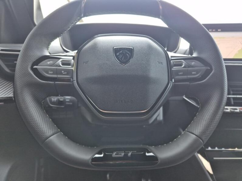 
								Peugeot 2008 GT full									