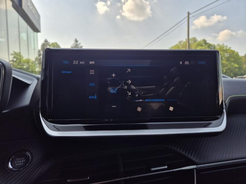 
								Peugeot 2008 GT full									