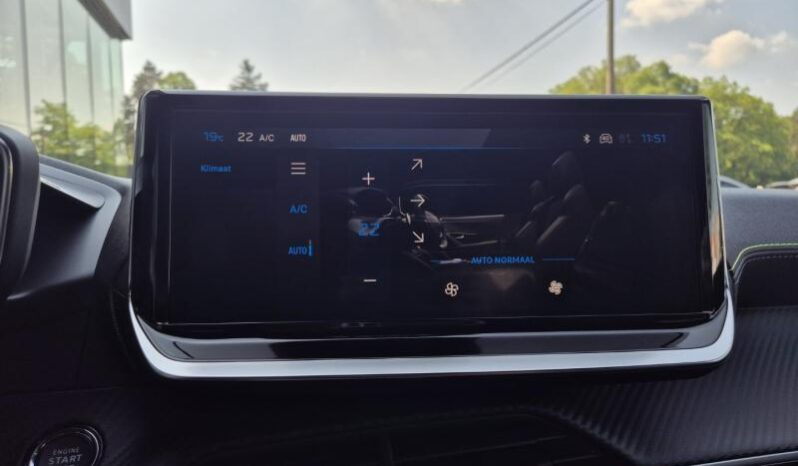 
								Peugeot 2008 GT full									