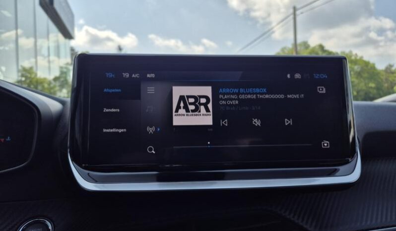 
								Peugeot 2008 ALLURE full									