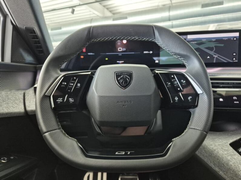 
								Peugeot 5008 GT ULTIMATE full									