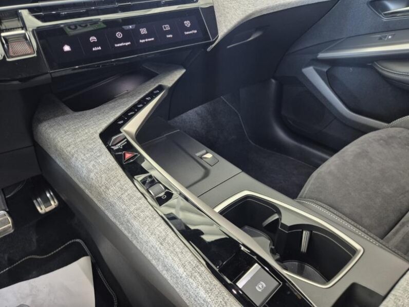 
								Peugeot 5008 GT ULTIMATE full									