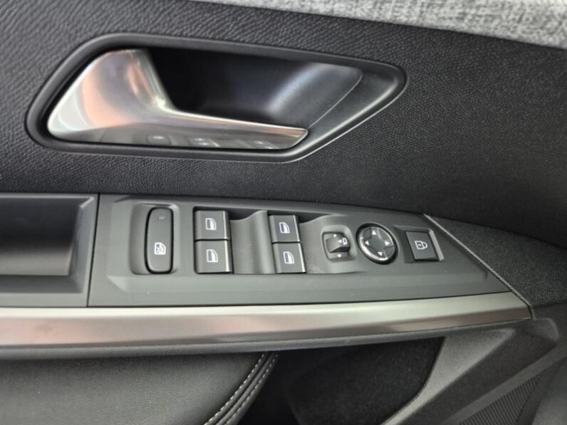 
								Peugeot 5008 GT ULTIMATE full									