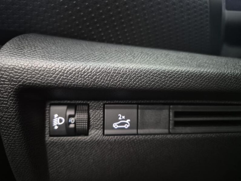 
								Citroen C4 X MAX full									