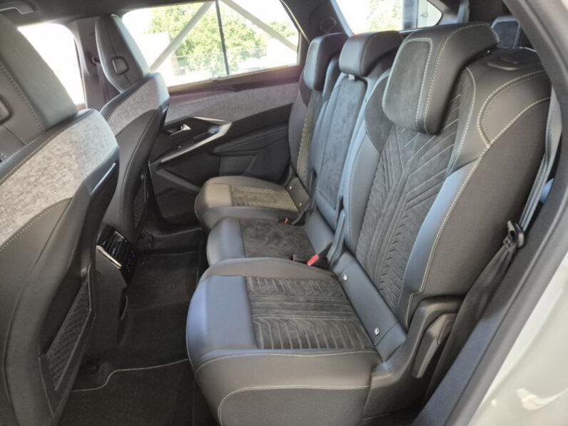 
								Peugeot 5008 GT ULTIMATE full									