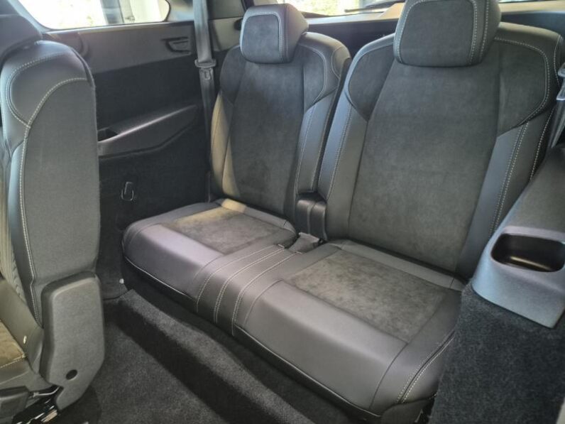 
								Peugeot 5008 GT ULTIMATE full									