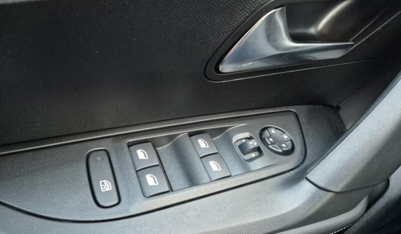 
								Peugeot 2008 ALLURE MILD HYBRIDE full									