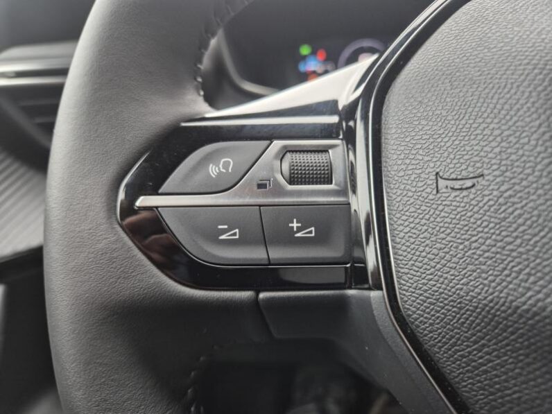 
								Peugeot 2008 ALLURE full									