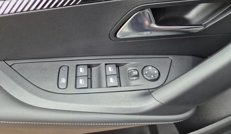 
								Peugeot 2008 ALLURE full									