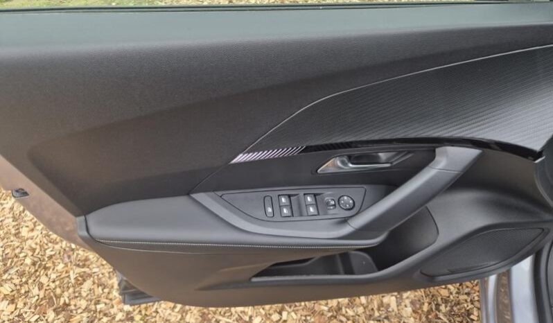 
								Peugeot 2008 ALLURE full									