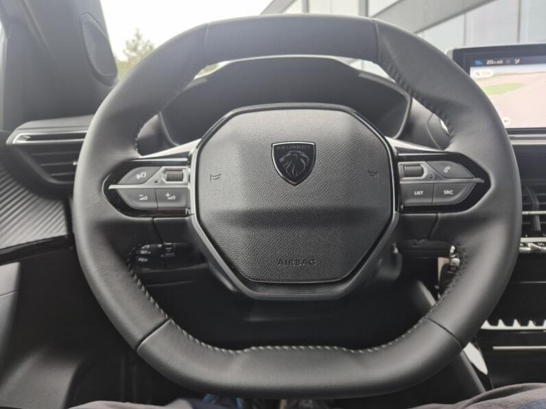 
								Peugeot 2008 ALLURE full									