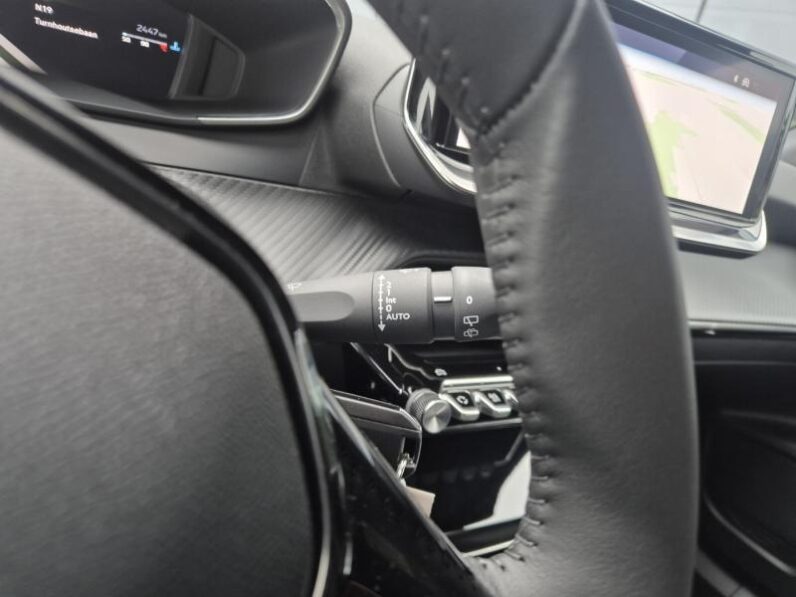 
								Peugeot 2008 ALLURE full									