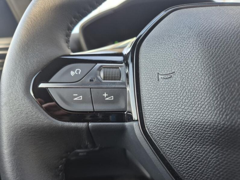 
								Peugeot 2008 ALLURE MILD HYBRIDE full									